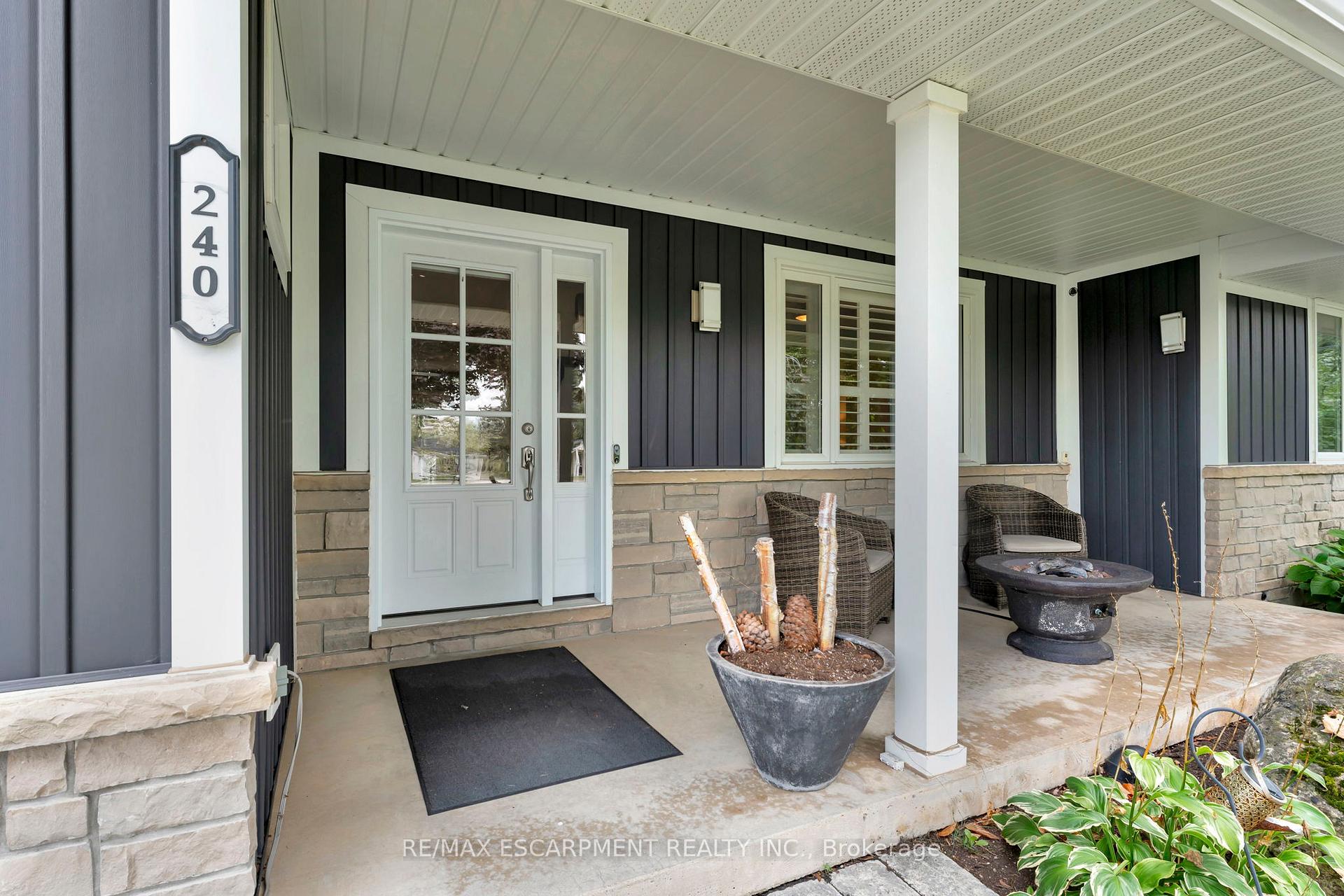 Photo 12 of 240 Parkside Drive, Hamilton, Waterdown — HOMEH