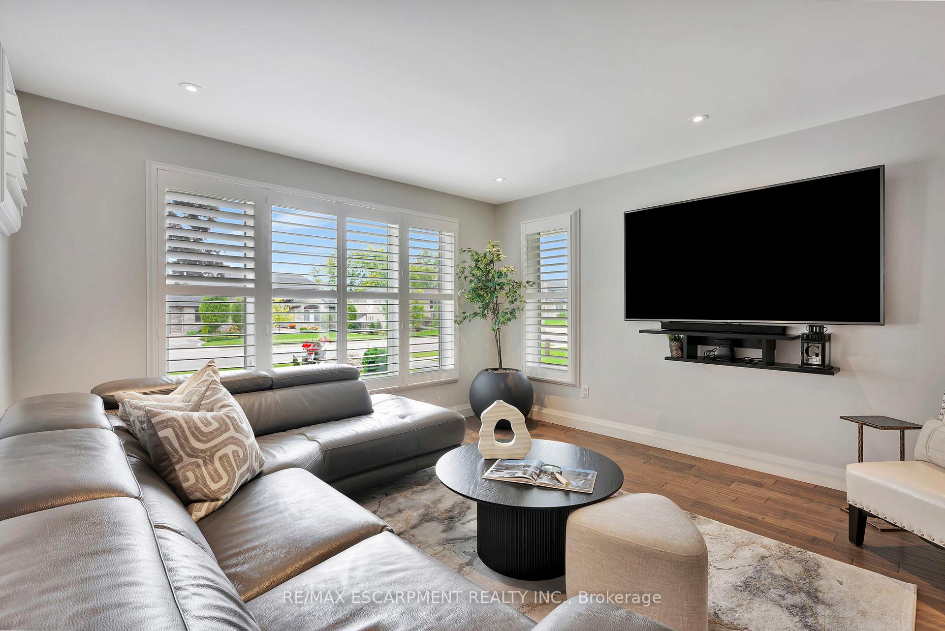 Photo 9 of 240 Parkside Drive, Hamilton, Waterdown — HOMEH
