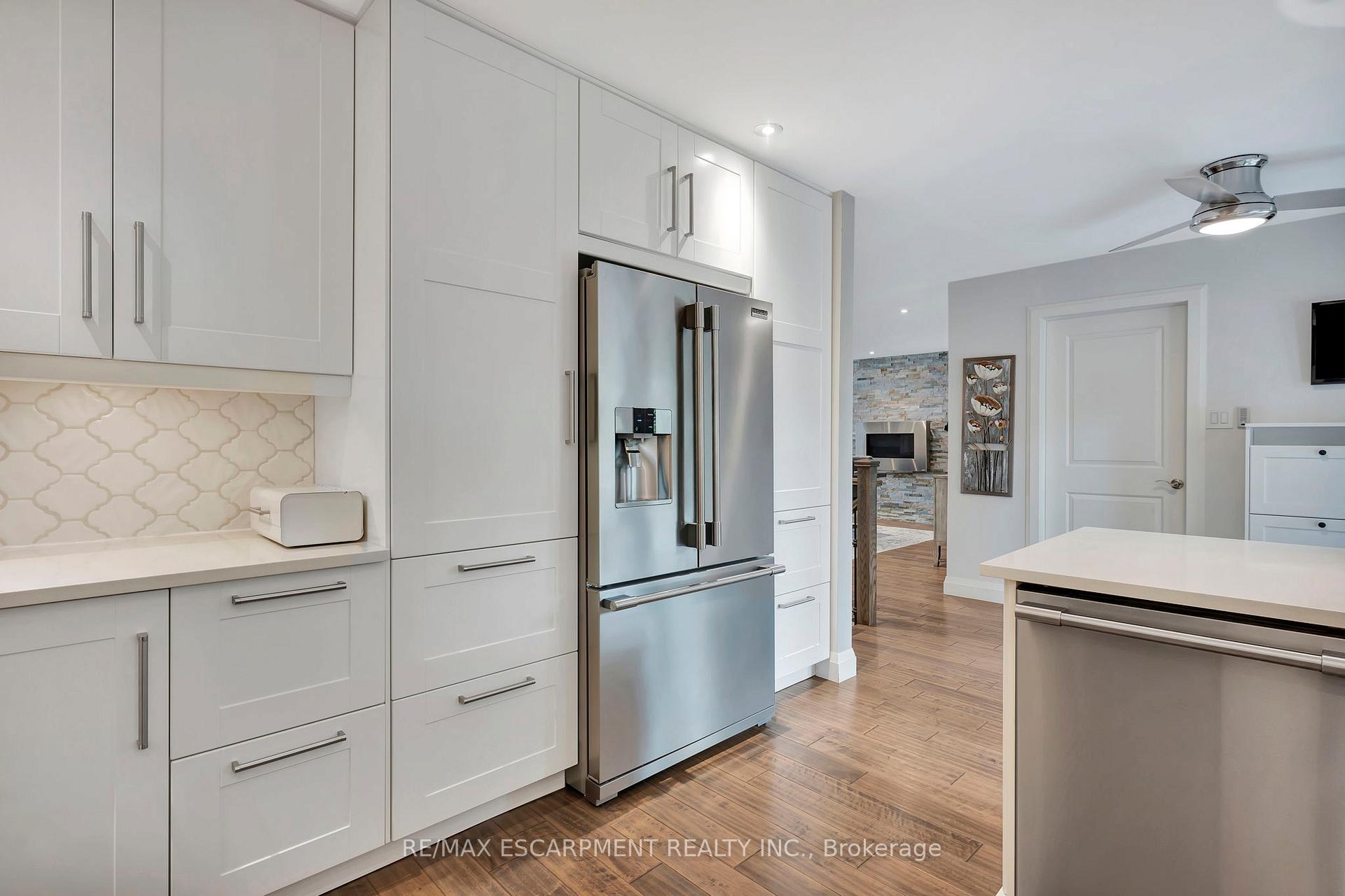 Photo 6 of 240 Parkside Drive, Hamilton, Waterdown — HOMEH