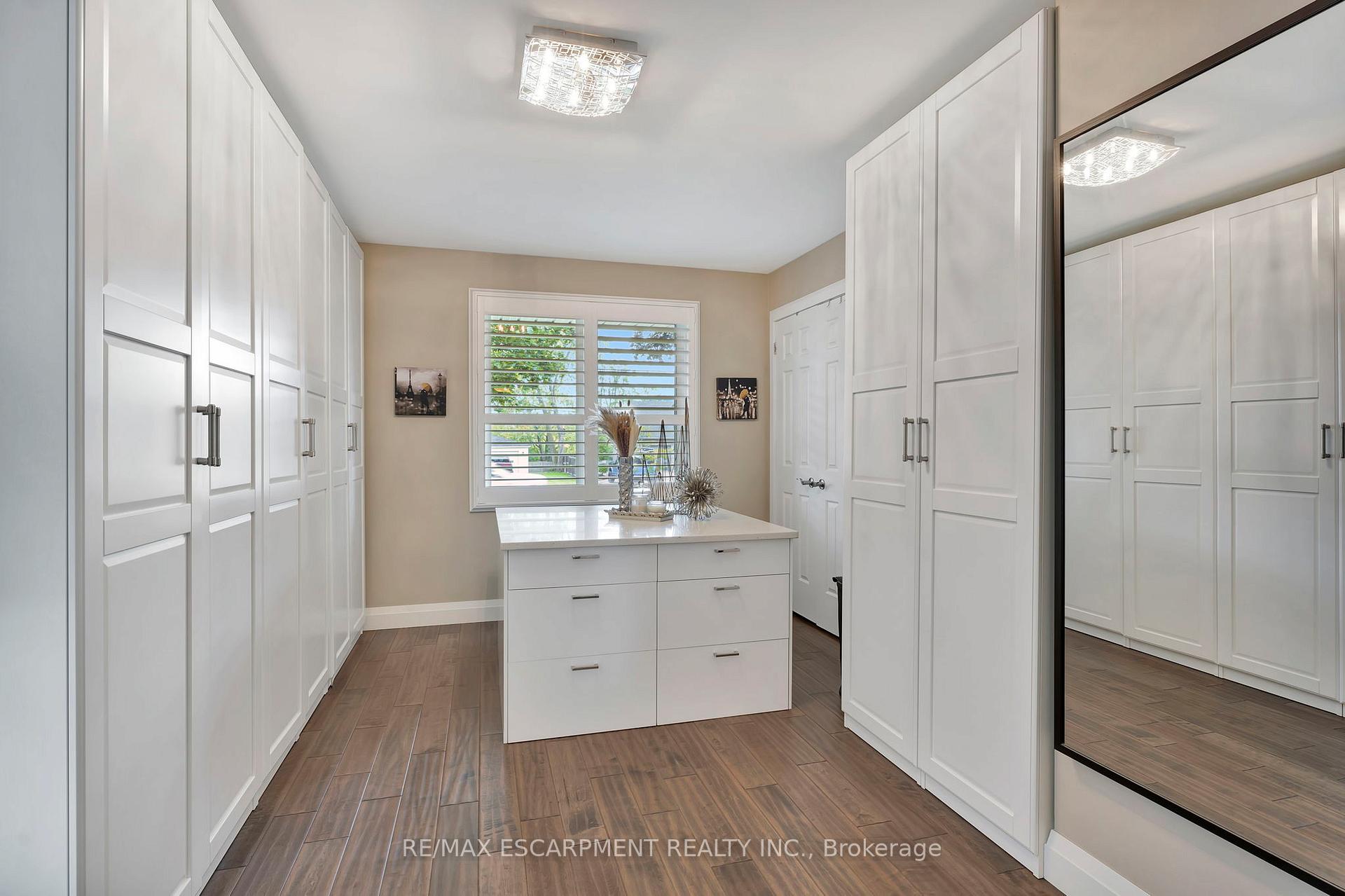 Photo 21 of 240 Parkside Drive, Hamilton, Waterdown — HOMEH