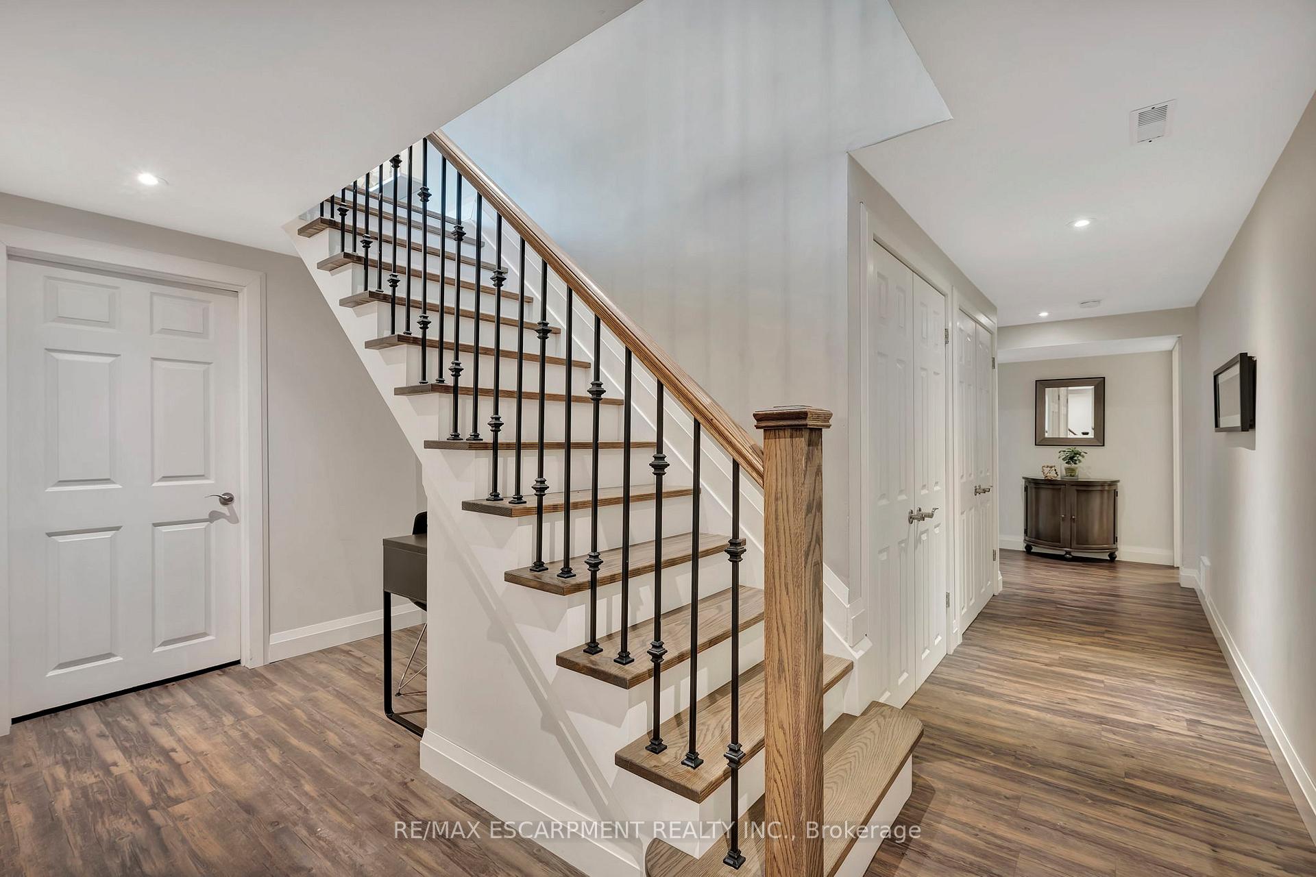 Photo 14 of 240 Parkside Drive, Hamilton, Waterdown — HOMEH