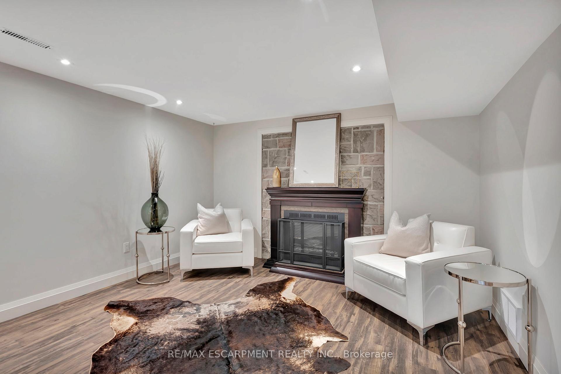 Photo 20 of 240 Parkside Drive, Hamilton, Waterdown — HOMEH