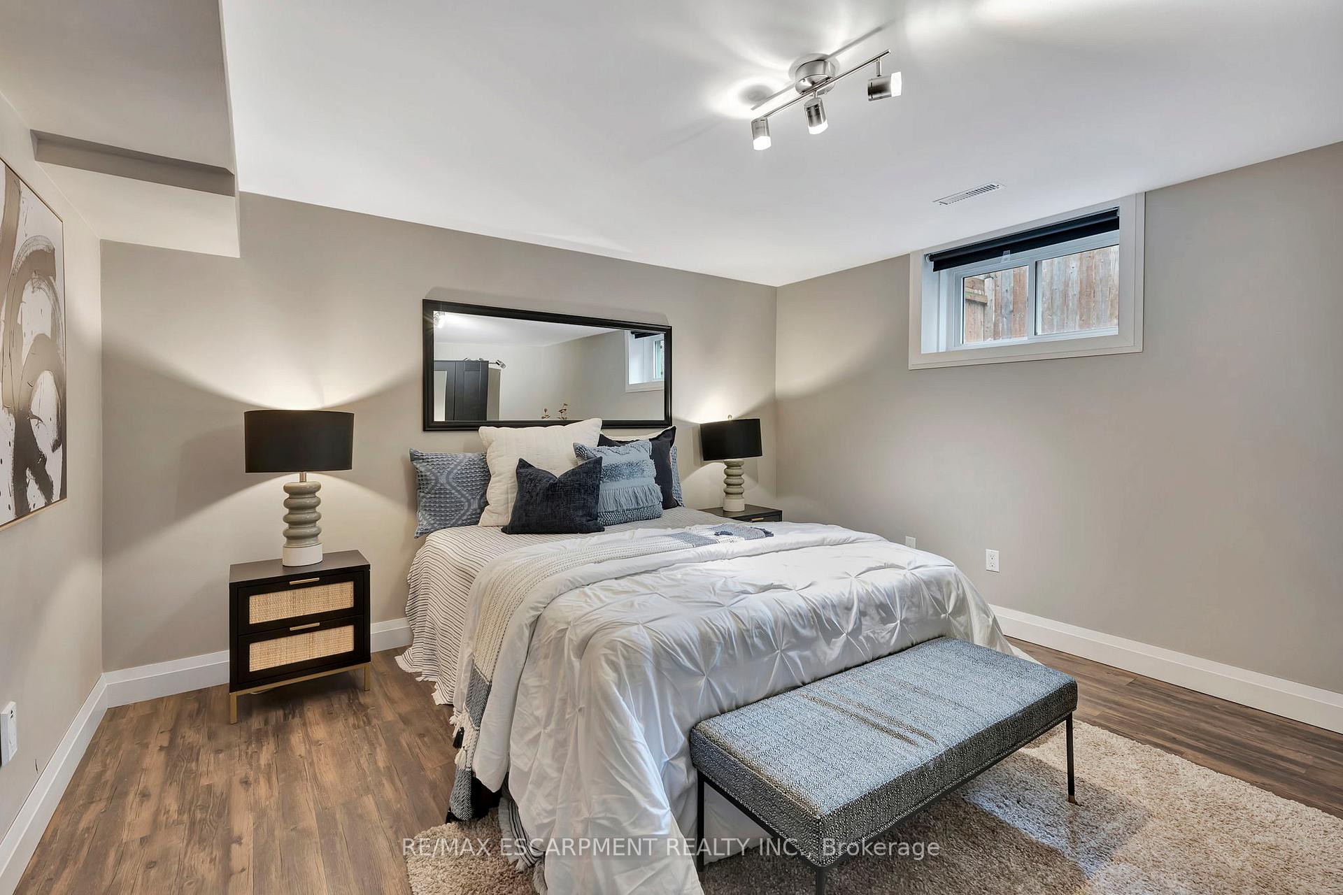 Photo 28 of 240 Parkside Drive, Hamilton, Waterdown — HOMEH