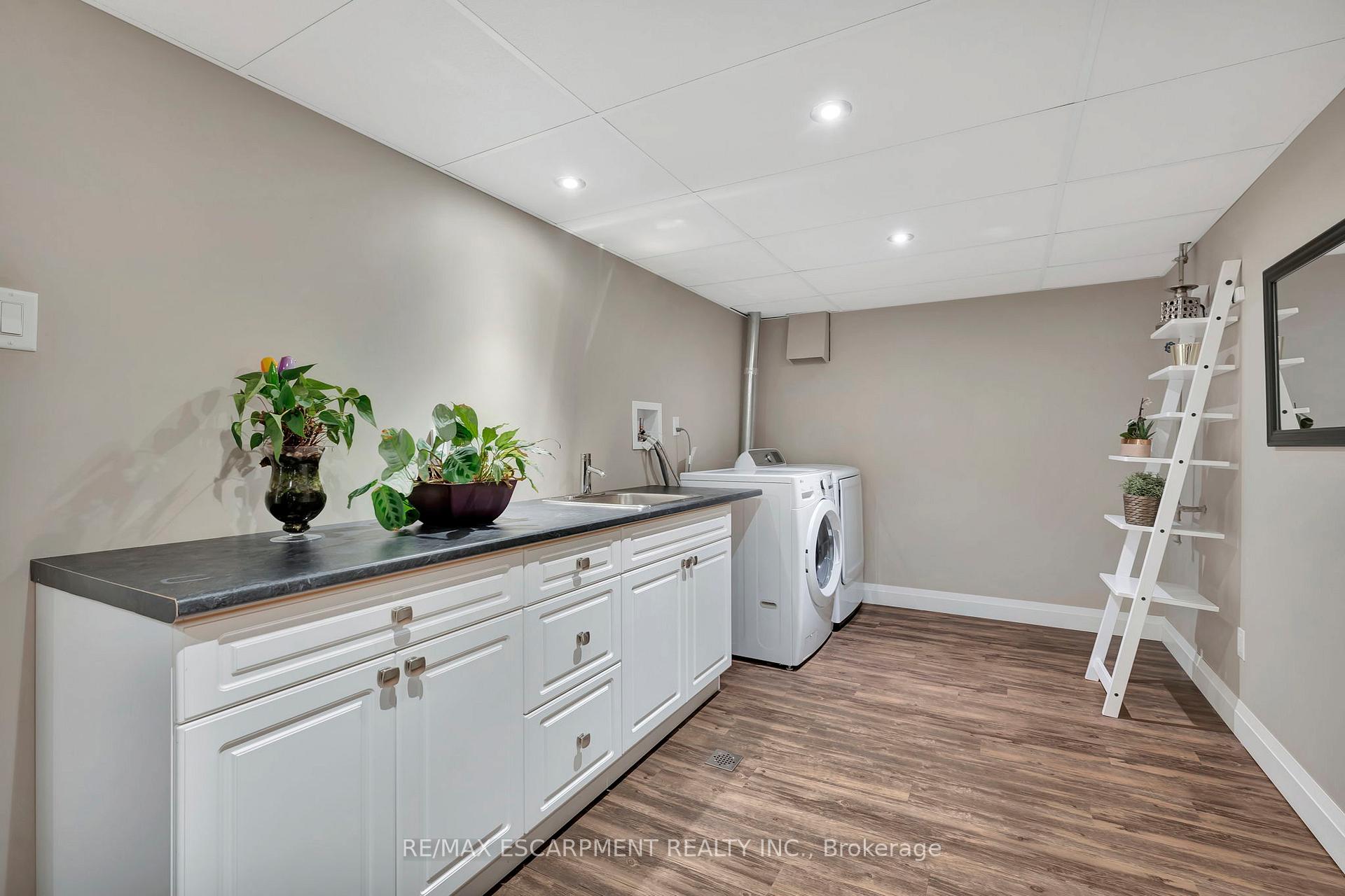 Photo 25 of 240 Parkside Drive, Hamilton, Waterdown — HOMEH