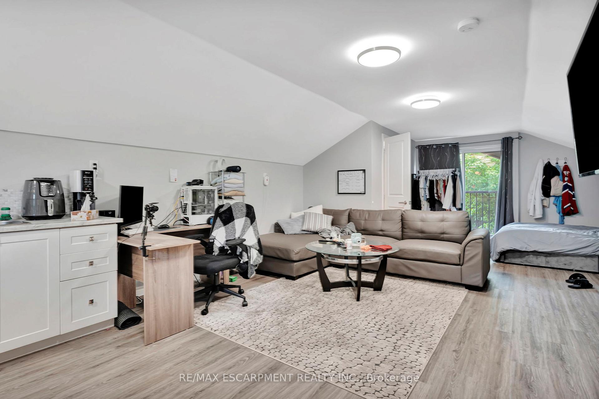 Photo 24 of 240 Parkside Drive, Hamilton, Waterdown — HOMEH