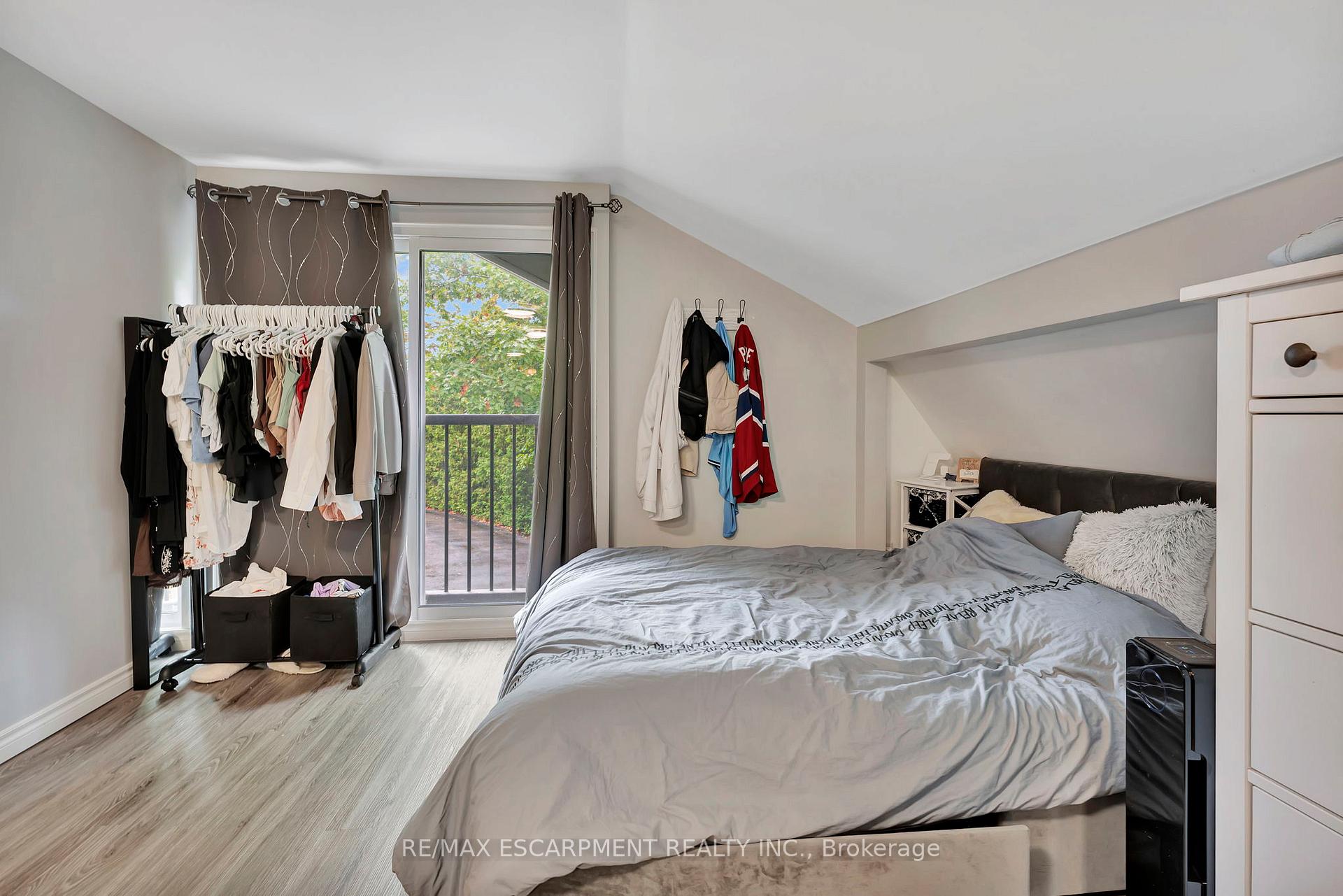 Photo 34 of 240 Parkside Drive, Hamilton, Waterdown — HOMEH