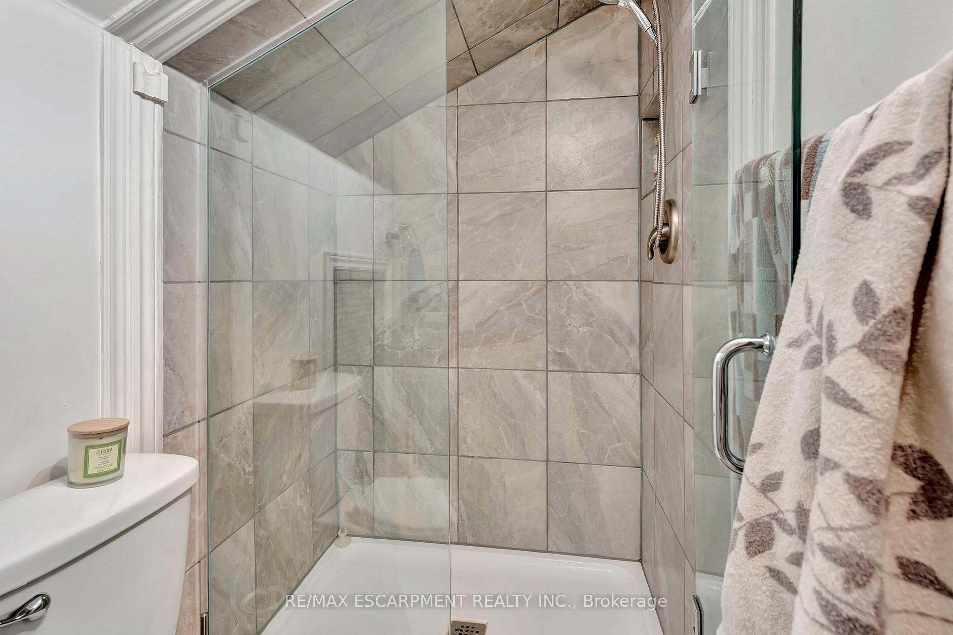Photo 27 of 240 Parkside Drive, Hamilton, Waterdown — HOMEH