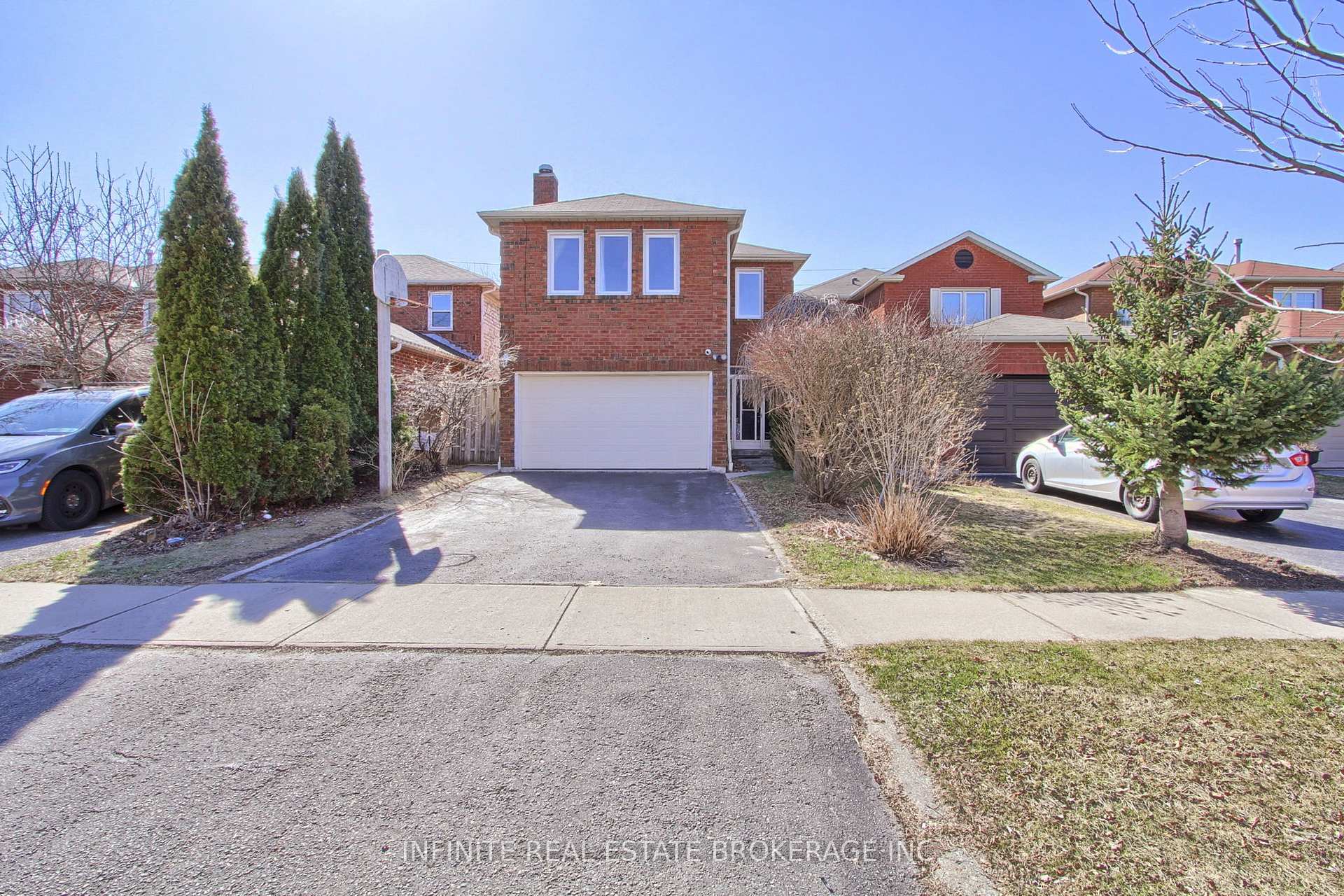 Photo 4 of 70 sable Crescent, Whitby, Rolling Acres — HOMEH