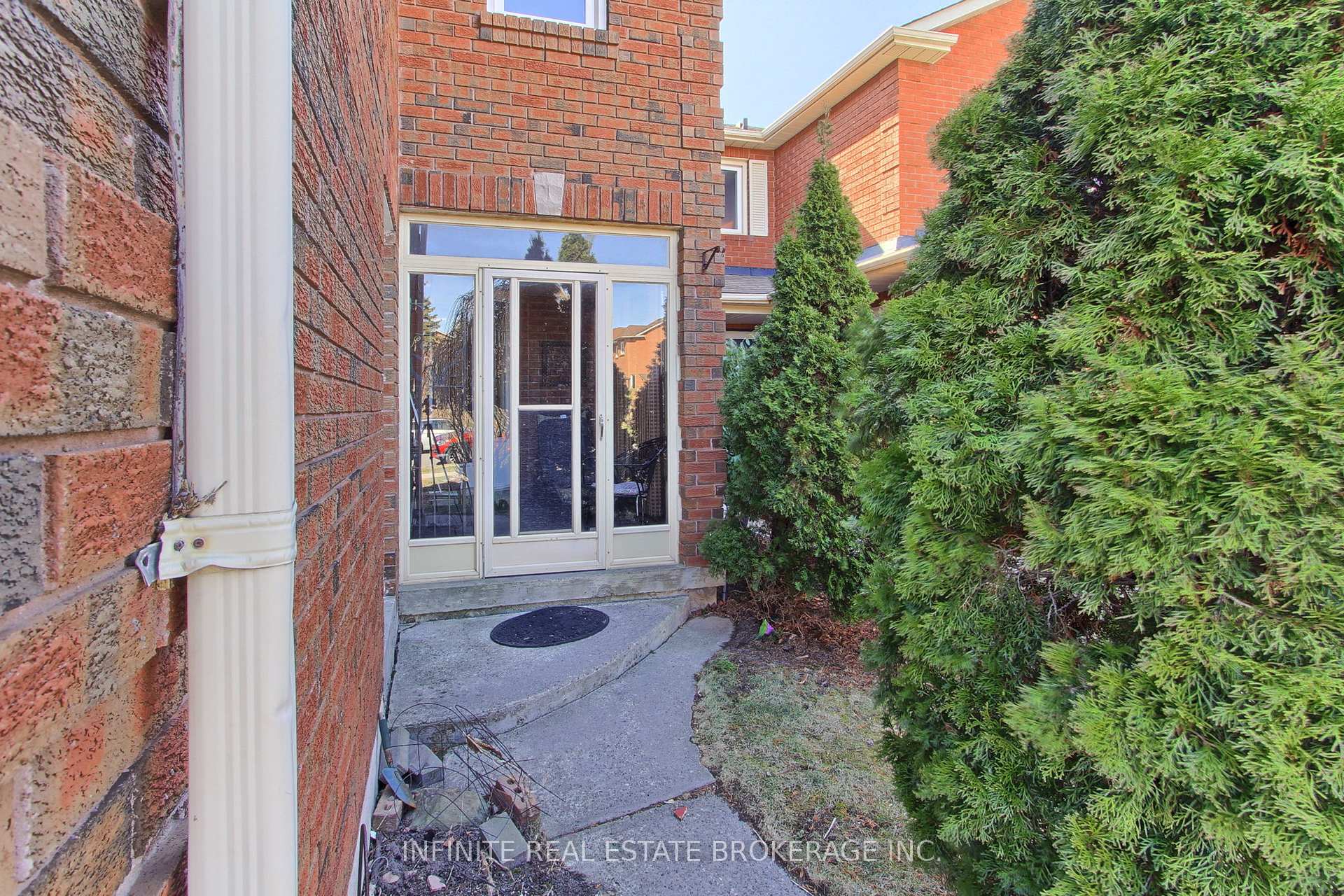 Photo 3 of 70 sable Crescent, Whitby, Rolling Acres — HOMEH
