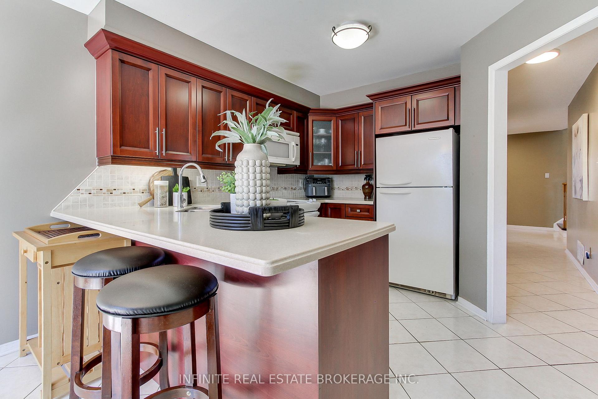 Photo 10 of 70 sable Crescent, Whitby, Rolling Acres — HOMEH