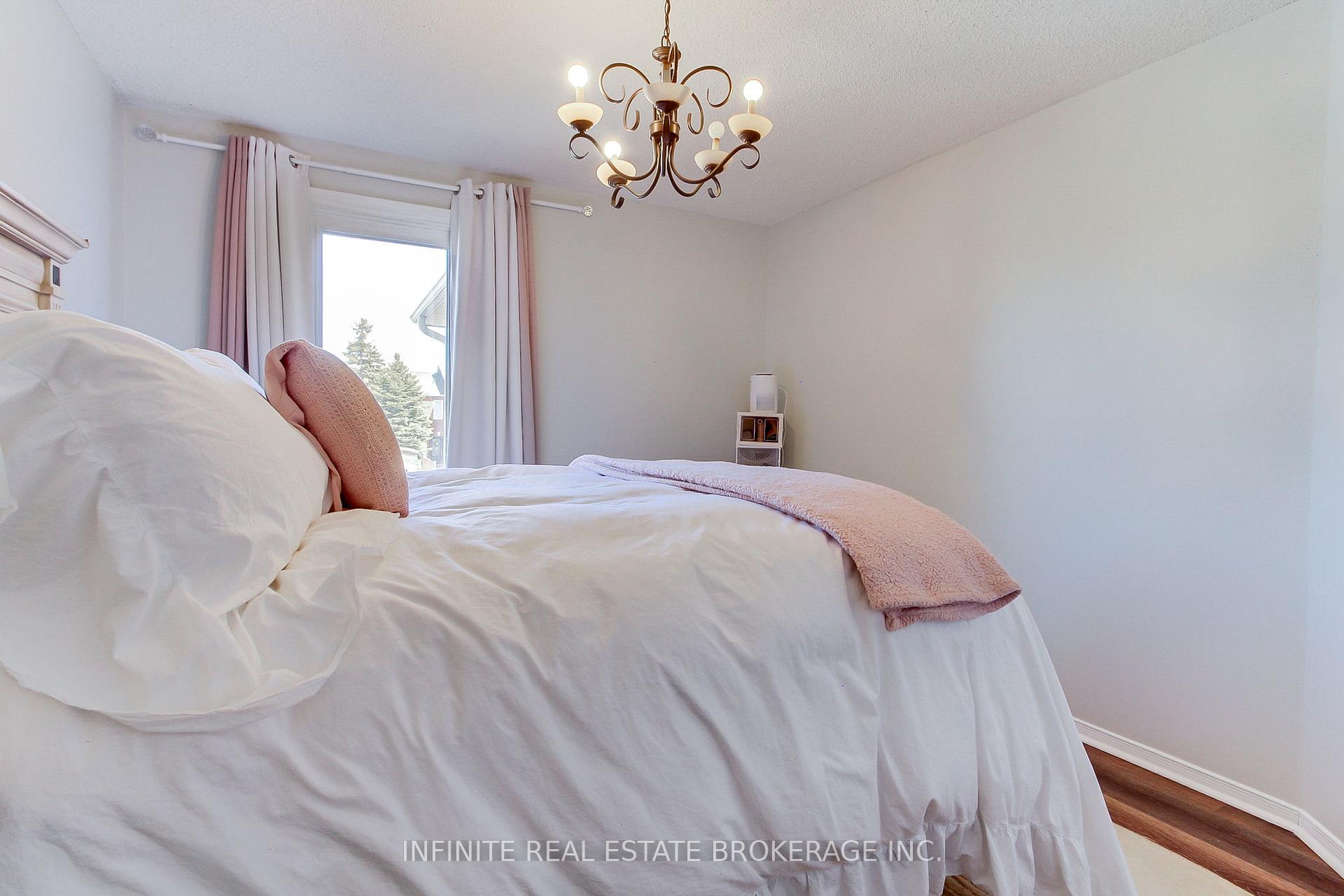 Photo 23 of 70 sable Crescent, Whitby, Rolling Acres — HOMEH