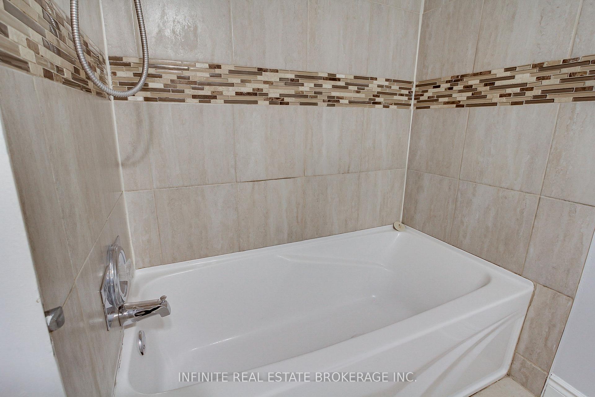 Photo 31 of 70 sable Crescent, Whitby, Rolling Acres — HOMEH