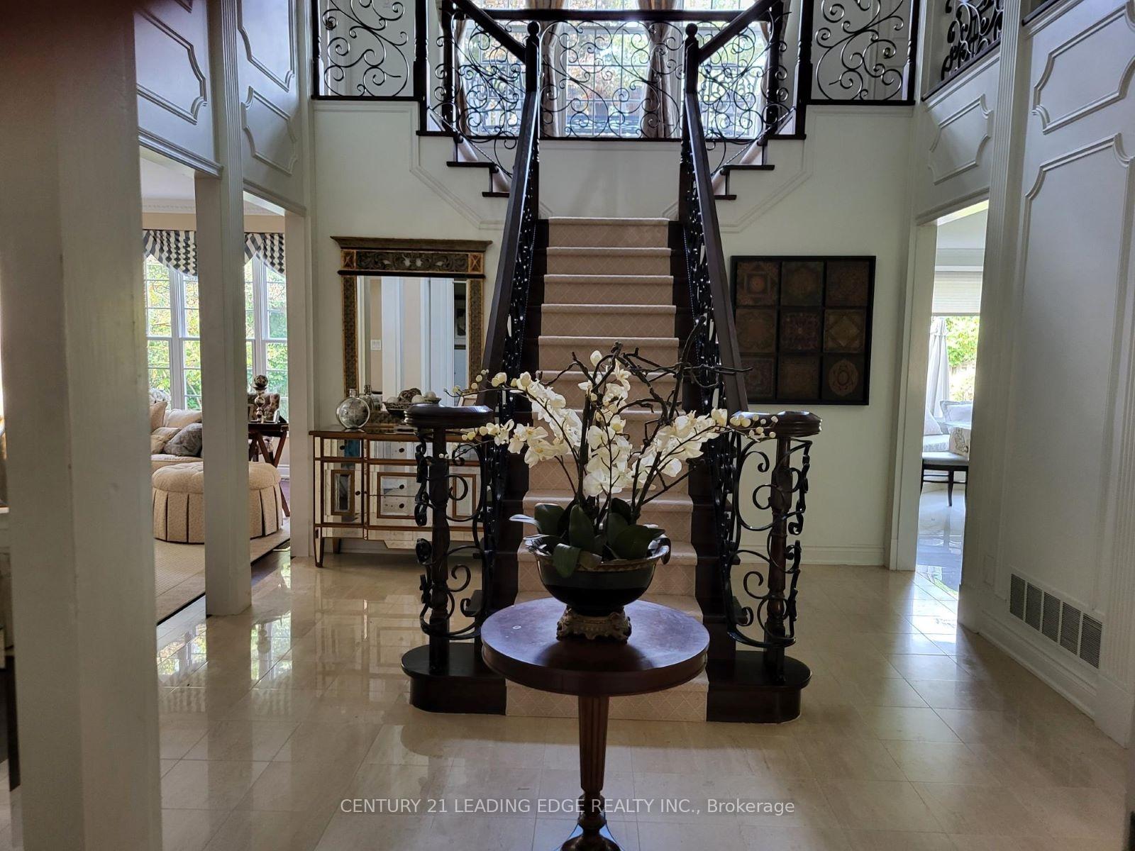Photo 2 of 6 Wrenwood Court, Markham, Unionville — HOMEH