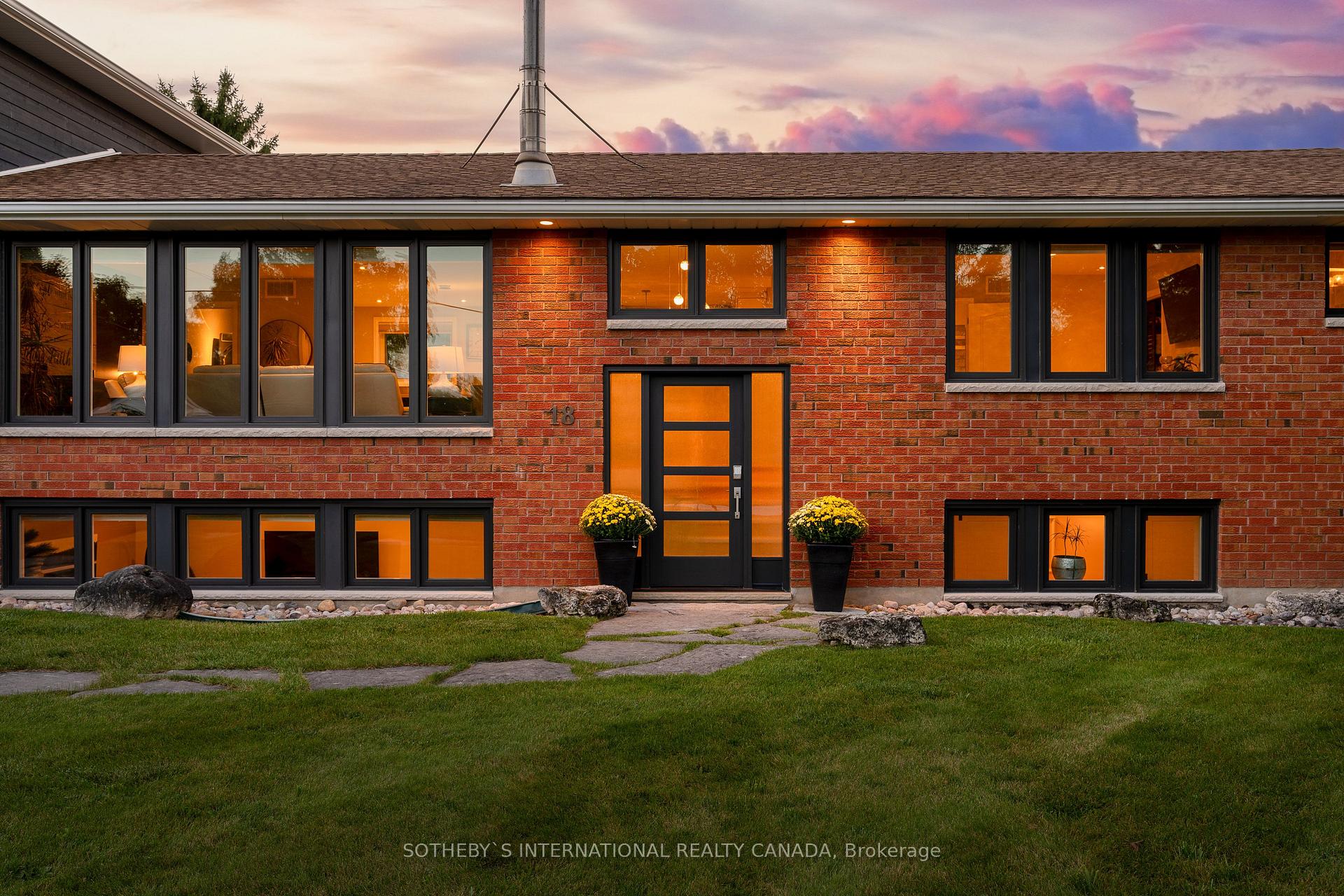 Photo 10 of 18 Nelson Street, Clearview, Creemore — HOMEH