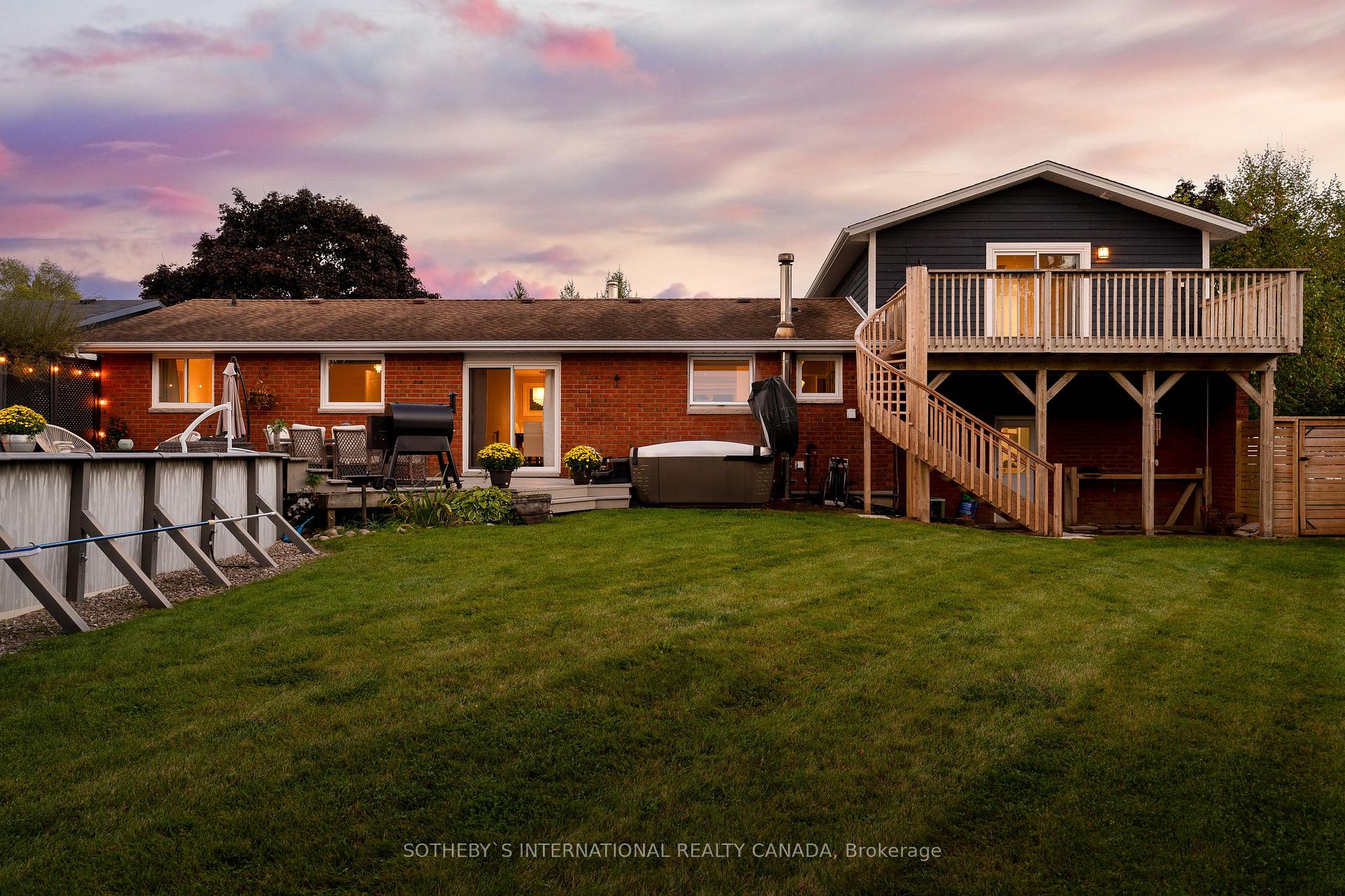 Photo 6 of 18 Nelson Street, Clearview, Creemore — HOMEH