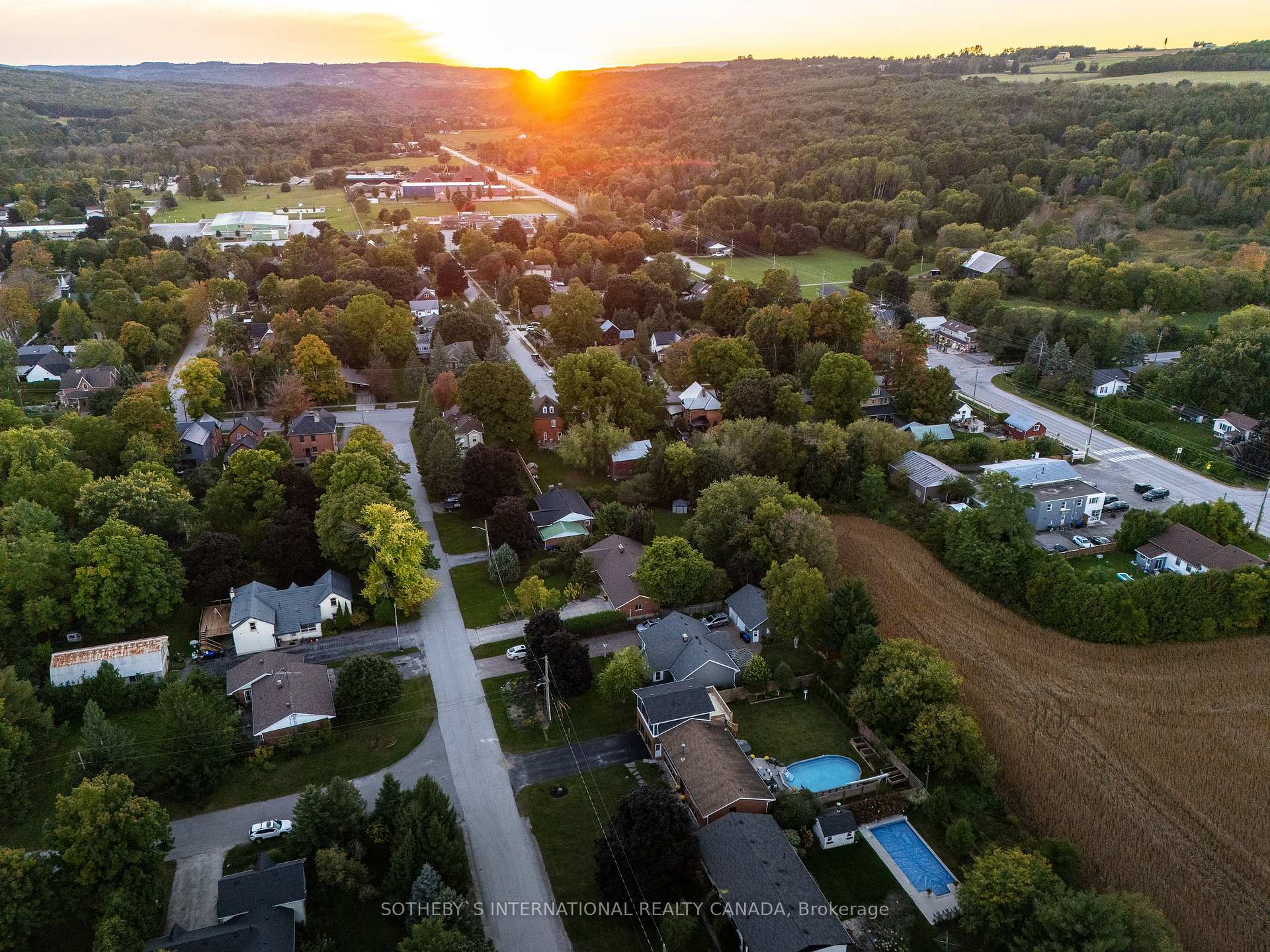 Photo 39 of 18 Nelson Street, Clearview, Creemore — HOMEH