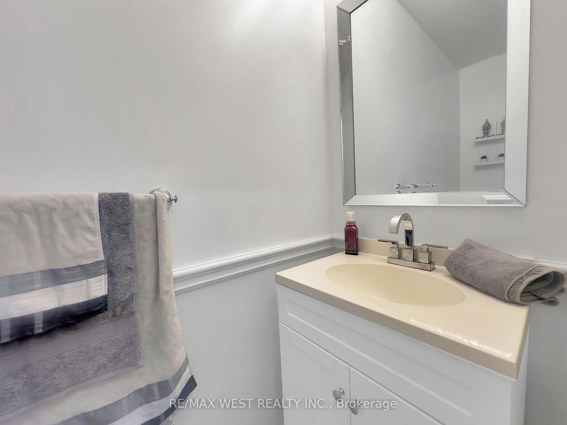 Photo 12 of 3 Fallowfield Road, Brampton, Credit Valley — HOMEH