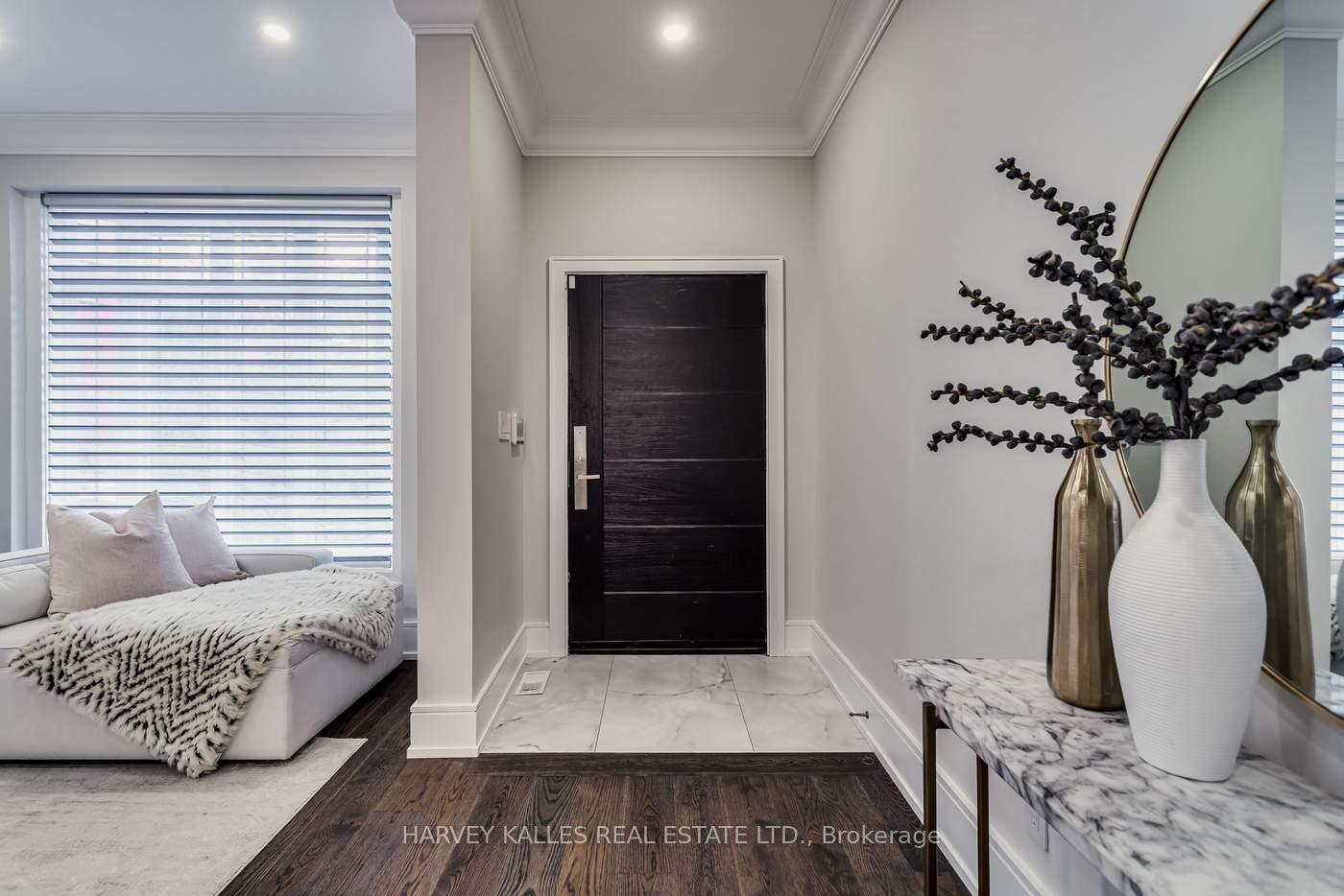 Photo 20 of 31 Regina Avenue, Toronto, Englemount-Lawrence — HOMEH