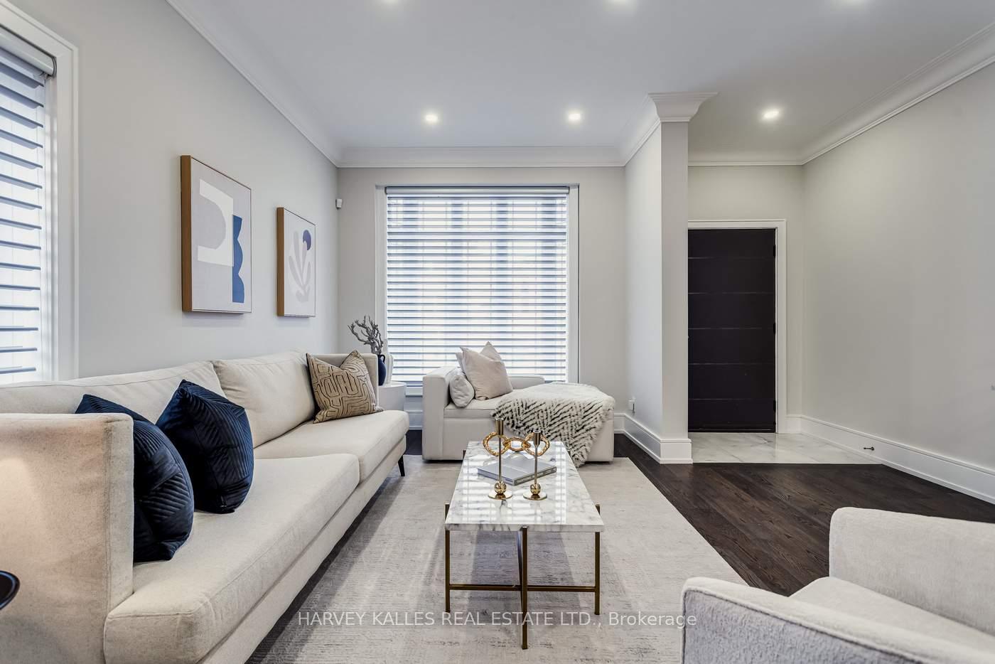 Photo 24 of 31 Regina Avenue, Toronto, Englemount-Lawrence — HOMEH
