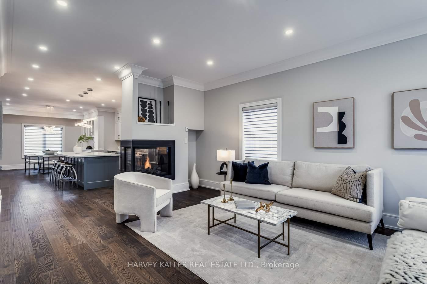 Photo 4 of 31 Regina Avenue, Toronto, Englemount-Lawrence — HOMEH