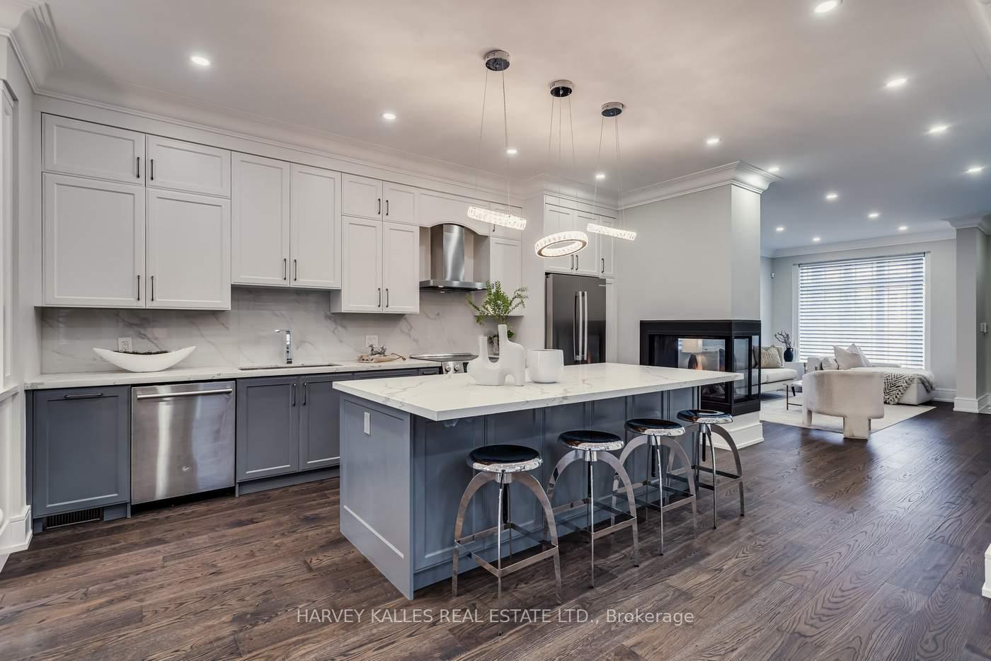 Photo 3 of 31 Regina Avenue, Toronto, Englemount-Lawrence — HOMEH
