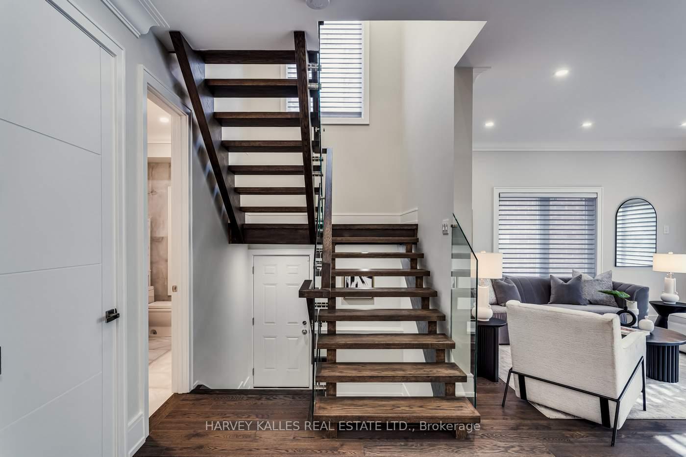 Photo 11 of 31 Regina Avenue, Toronto, Englemount-Lawrence — HOMEH