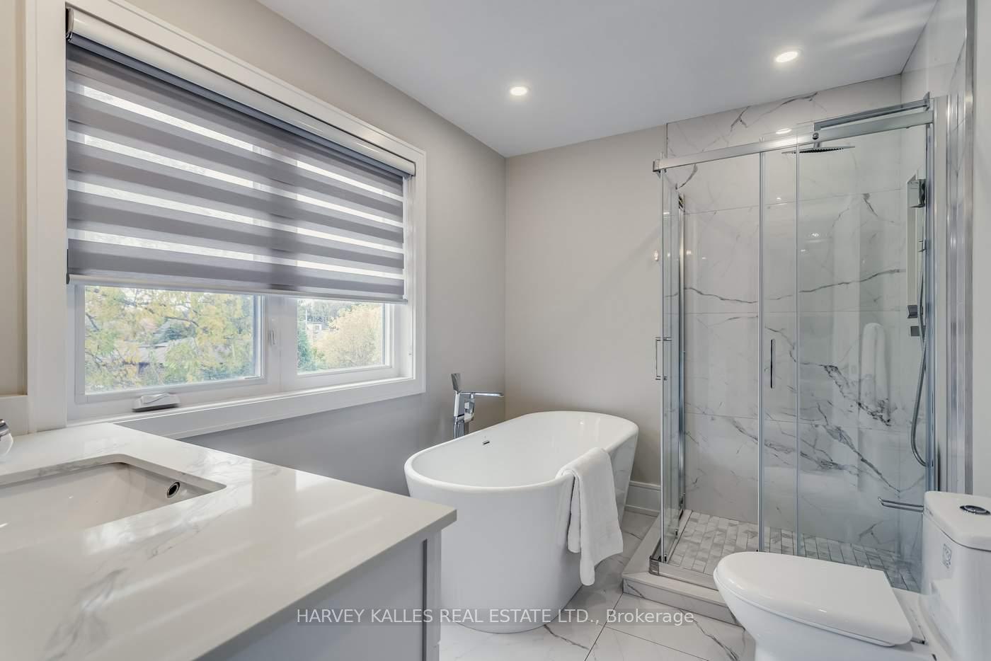 Photo 13 of 31 Regina Avenue, Toronto, Englemount-Lawrence — HOMEH