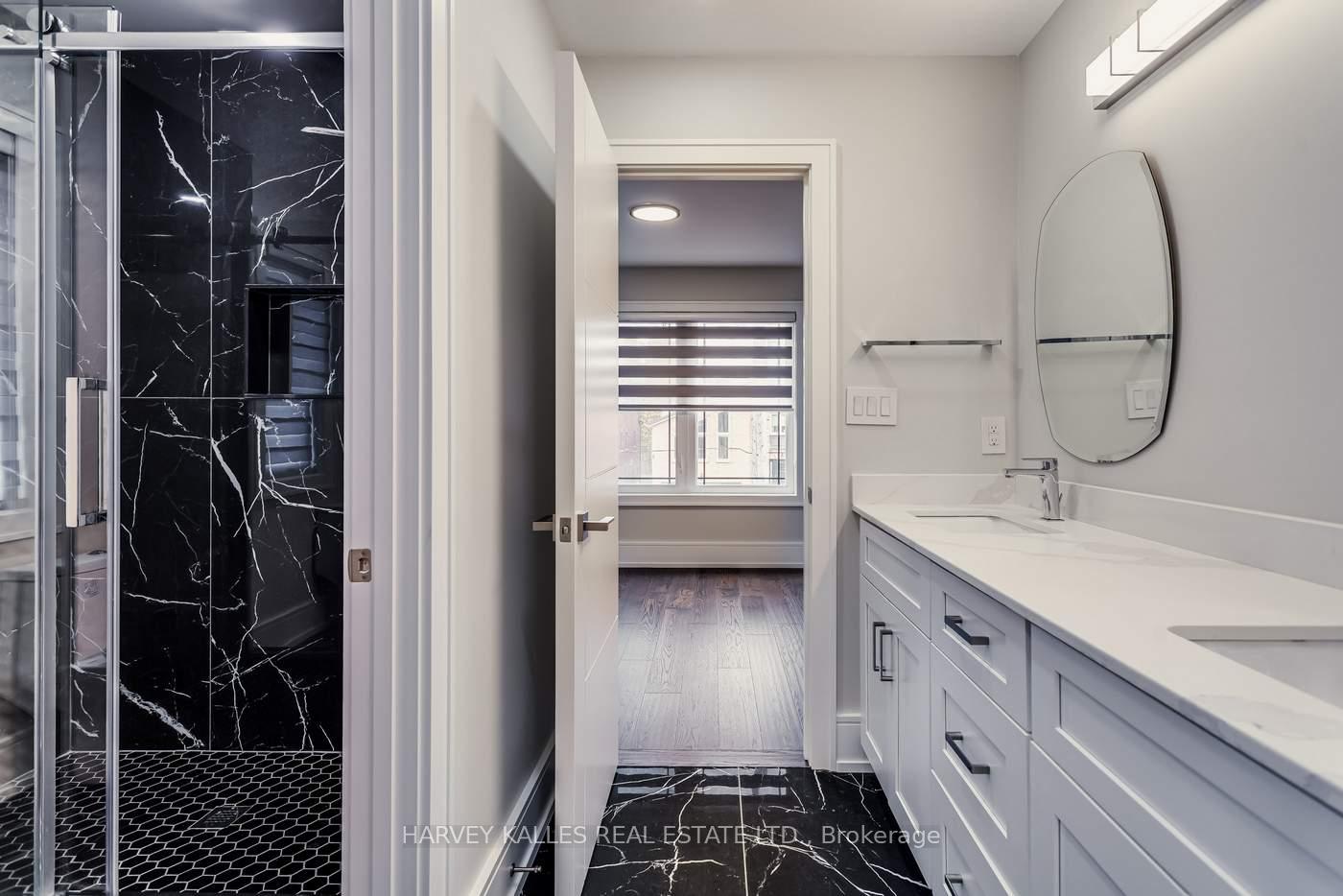 Photo 21 of 31 Regina Avenue, Toronto, Englemount-Lawrence — HOMEH