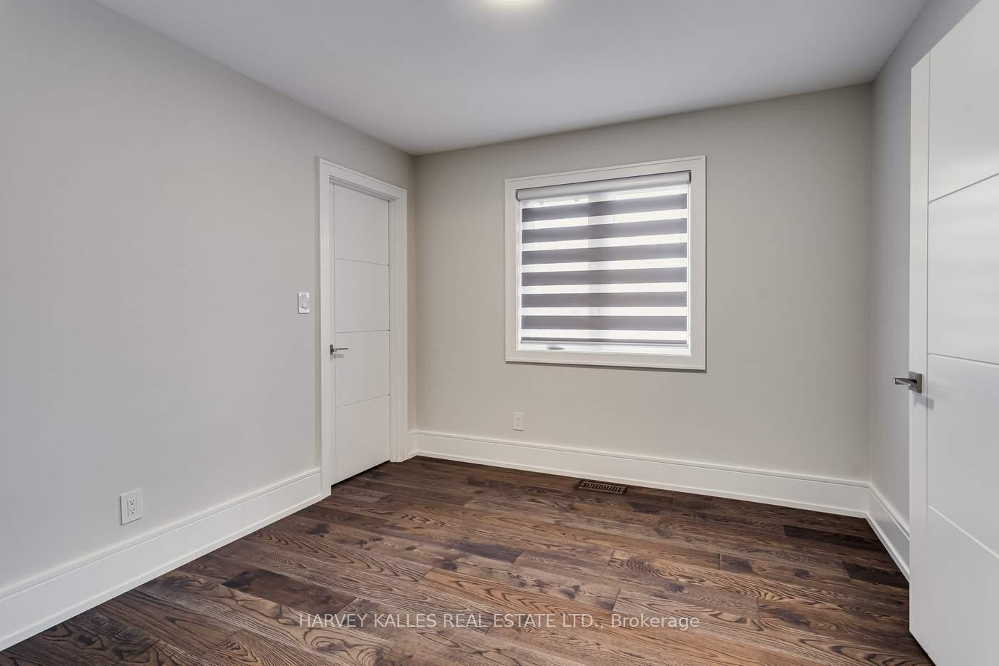 Photo 18 of 31 Regina Avenue, Toronto, Englemount-Lawrence — HOMEH