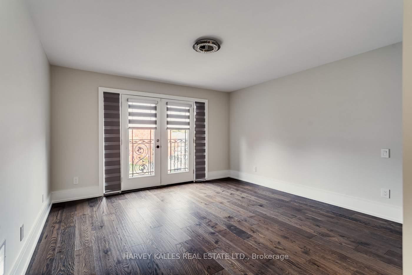 Photo 12 of 31 Regina Avenue, Toronto, Englemount-Lawrence — HOMEH