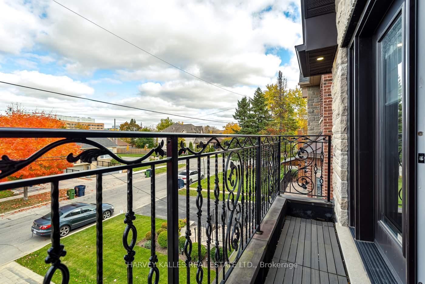 Photo 16 of 31 Regina Avenue, Toronto, Englemount-Lawrence — HOMEH