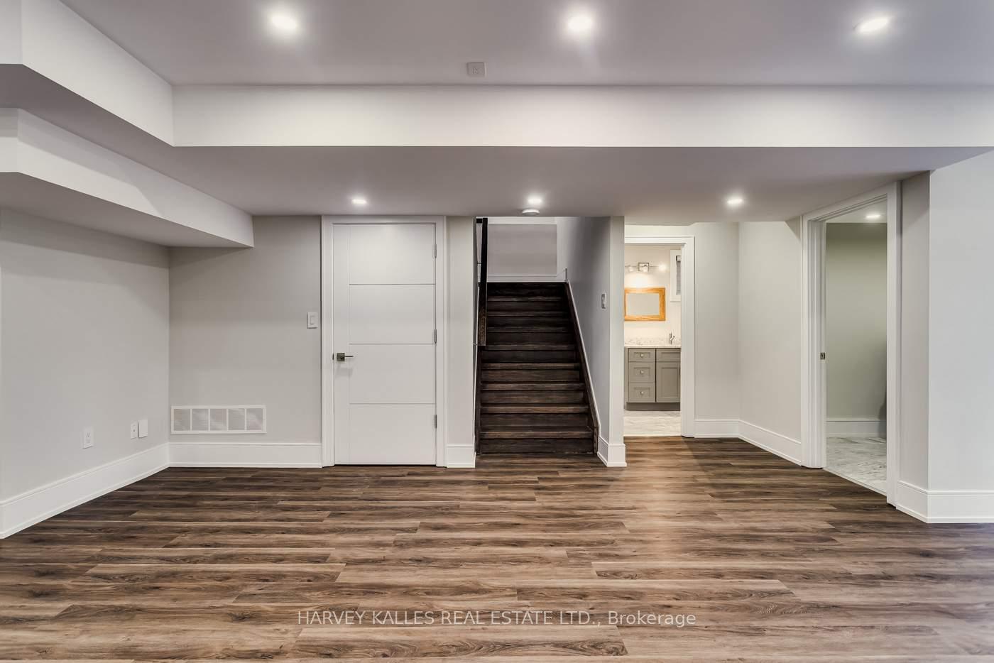Photo 27 of 31 Regina Avenue, Toronto, Englemount-Lawrence — HOMEH