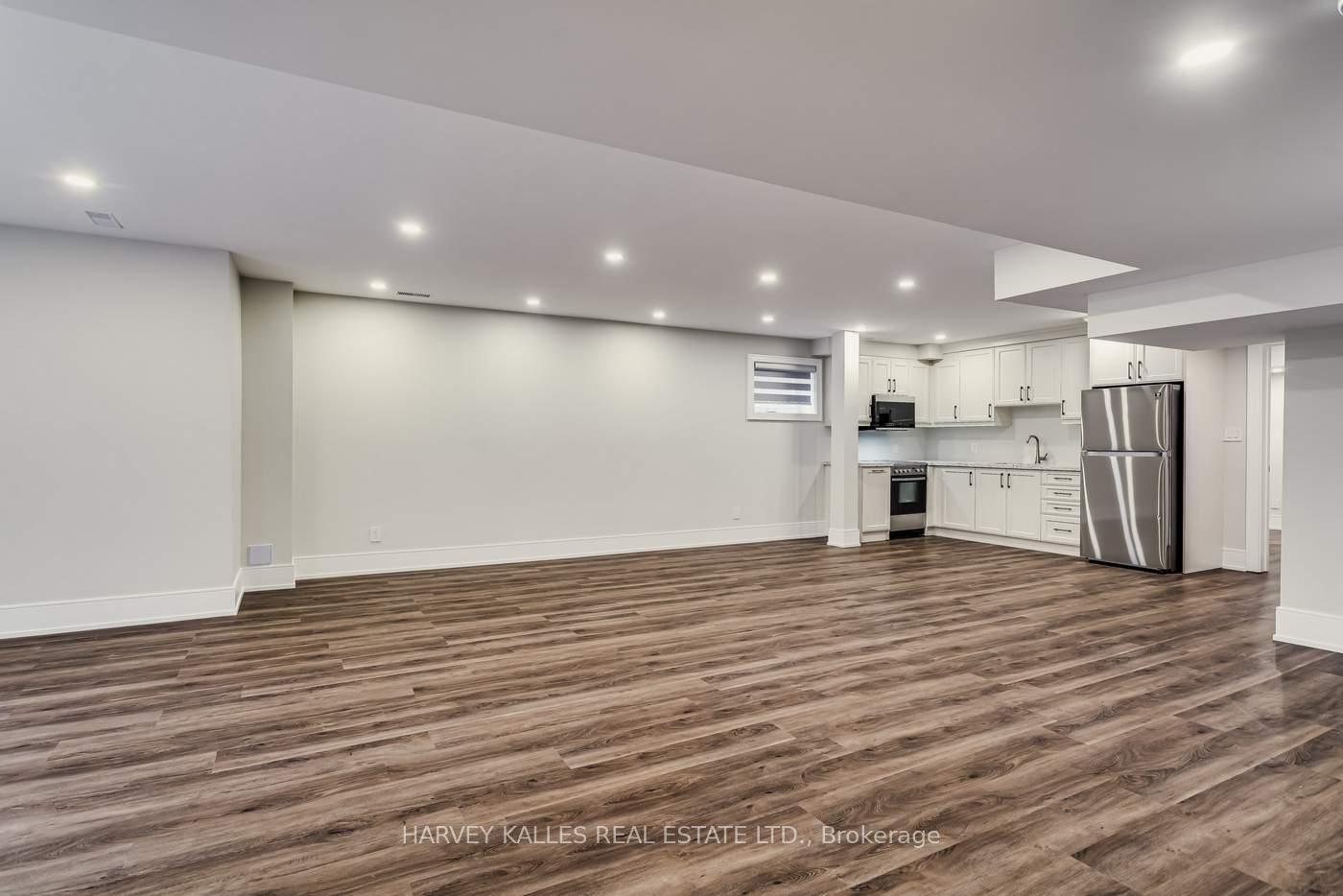 Photo 22 of 31 Regina Avenue, Toronto, Englemount-Lawrence — HOMEH