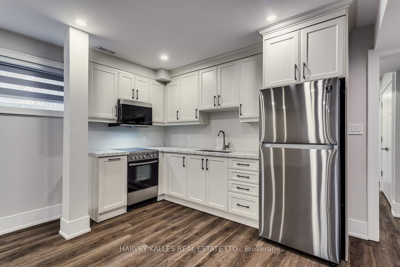 Photo 35 of 31 Regina Avenue, Toronto, Englemount-Lawrence — HOMEH