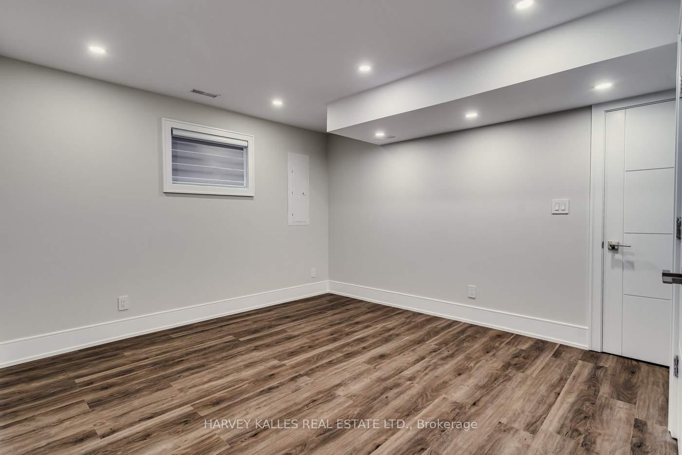 Photo 31 of 31 Regina Avenue, Toronto, Englemount-Lawrence — HOMEH