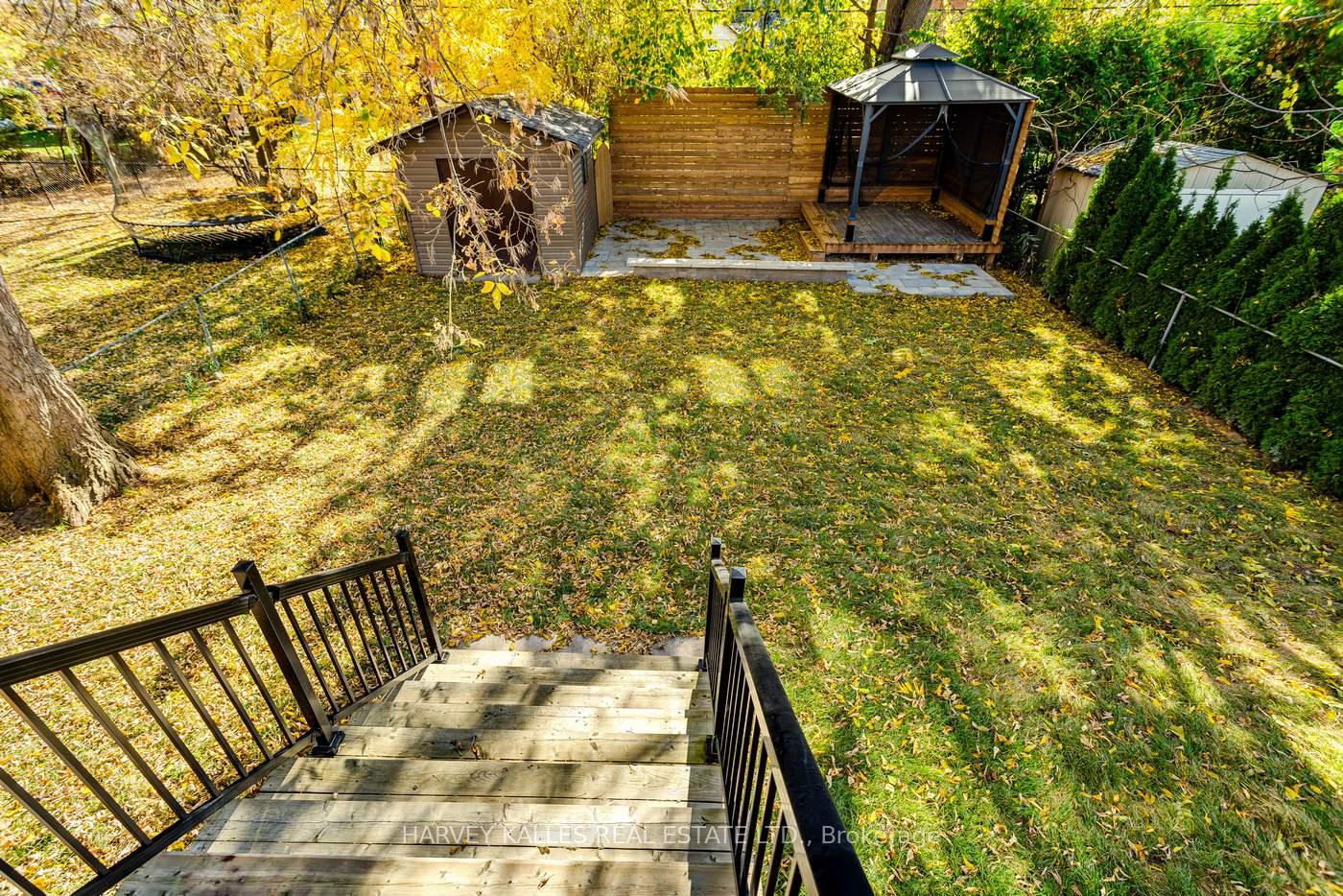Photo 34 of 31 Regina Avenue, Toronto, Englemount-Lawrence — HOMEH