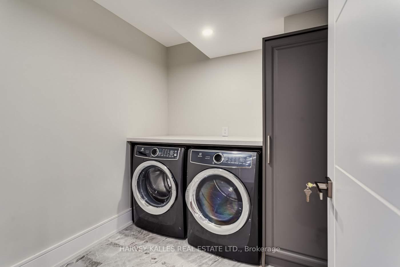 Photo 30 of 31 Regina Avenue, Toronto, Englemount-Lawrence — HOMEH