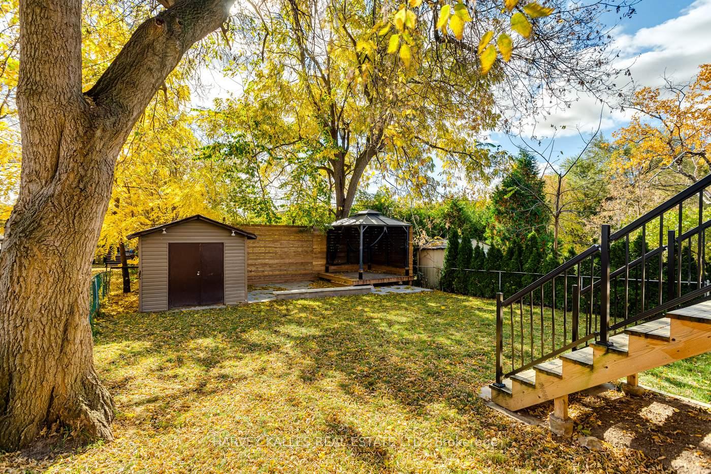 Photo 39 of 31 Regina Avenue, Toronto, Englemount-Lawrence — HOMEH