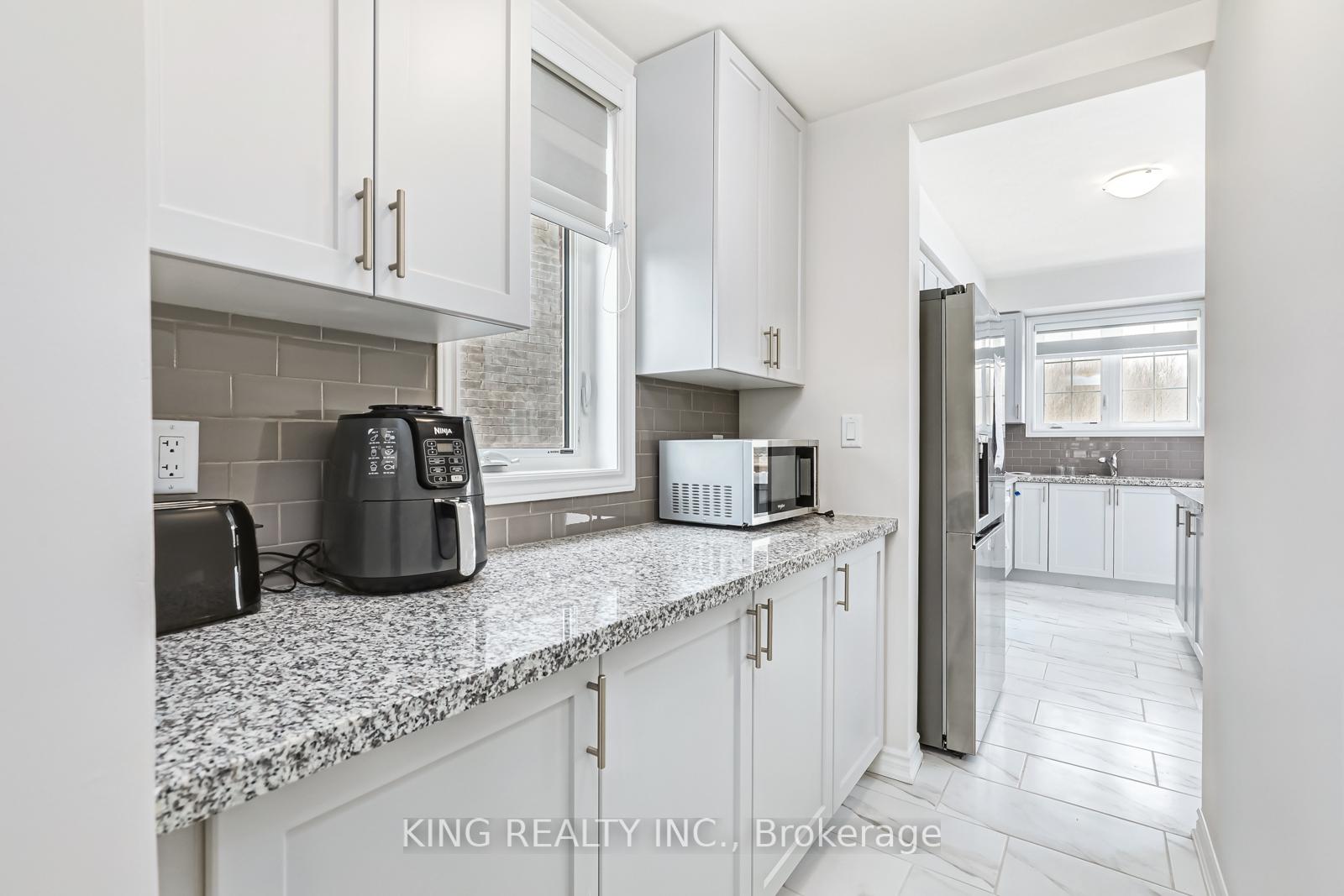 Photo 6 of 22 Rosanne Circle, Wasaga Beach — HOMEH