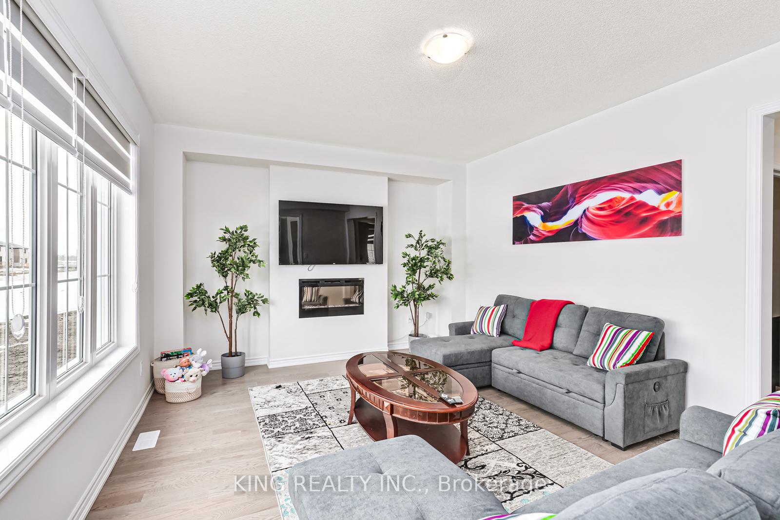 Photo 13 of 22 Rosanne Circle, Wasaga Beach — HOMEH