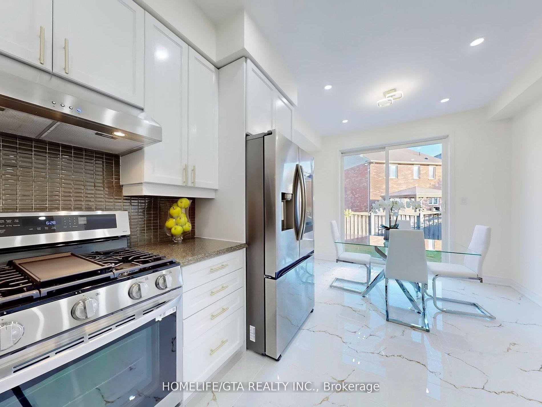 Photo 12 of 1747 Liatris Drive E, Pickering, Duffin Heights — HOMEH