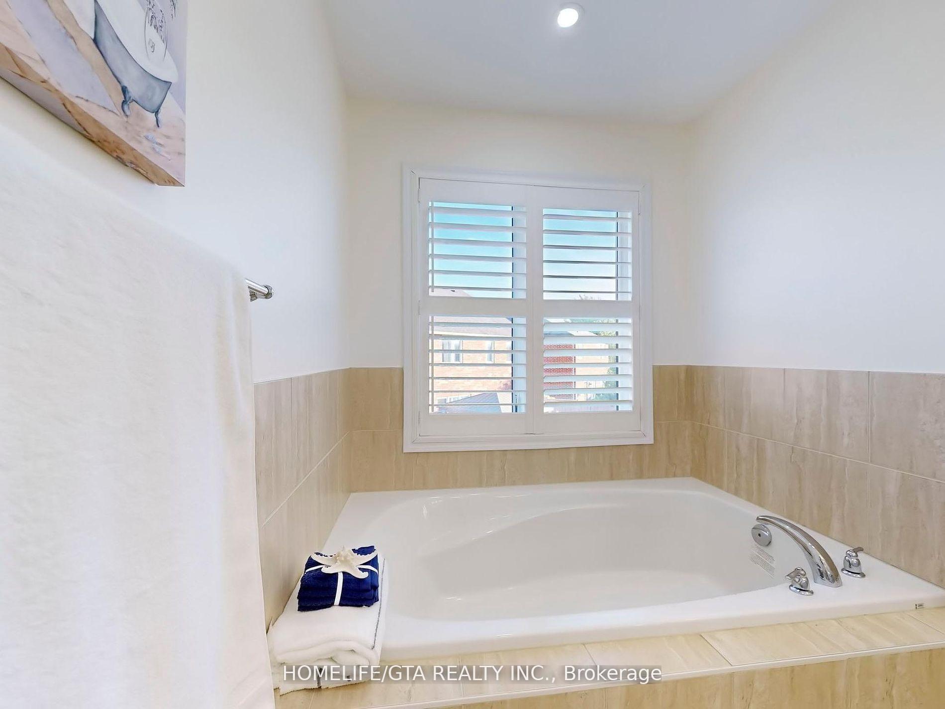 Photo 5 of 1747 Liatris Drive E, Pickering, Duffin Heights — HOMEH