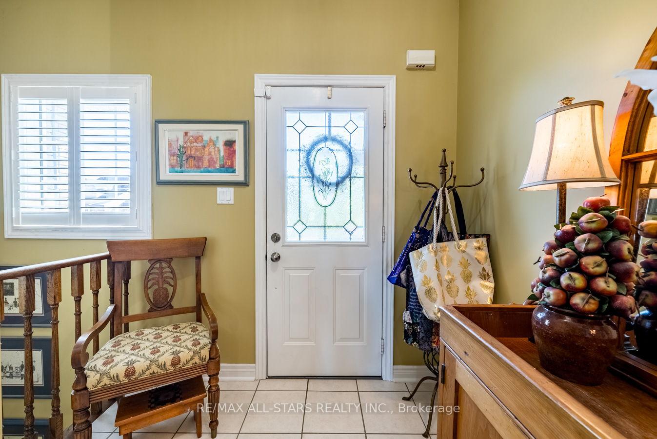 Photo 2 of 275 Waterbury Crescent, Scugog, Port Perry — HOMEH
