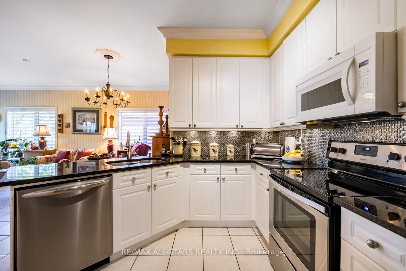 Photo 5 of 275 Waterbury Crescent, Scugog, Port Perry — HOMEH