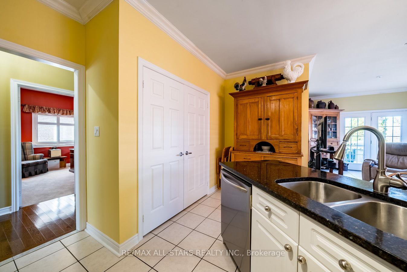 Photo 3 of 275 Waterbury Crescent, Scugog, Port Perry — HOMEH