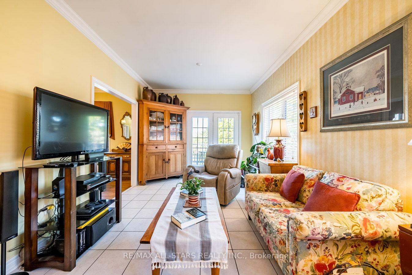 Photo 8 of 275 Waterbury Crescent, Scugog, Port Perry — HOMEH