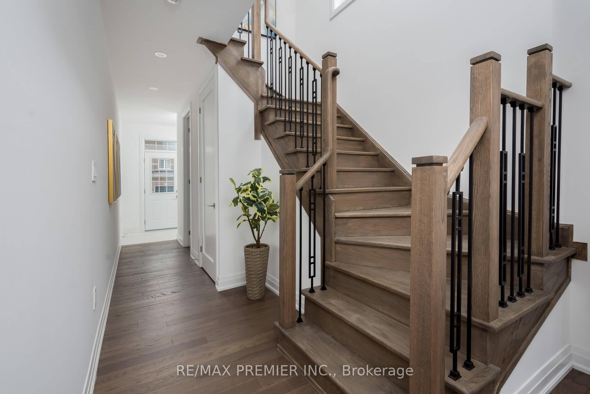 Photo 15 of 25 Virro Court, Vaughan, West Woodbridge — HOMEH