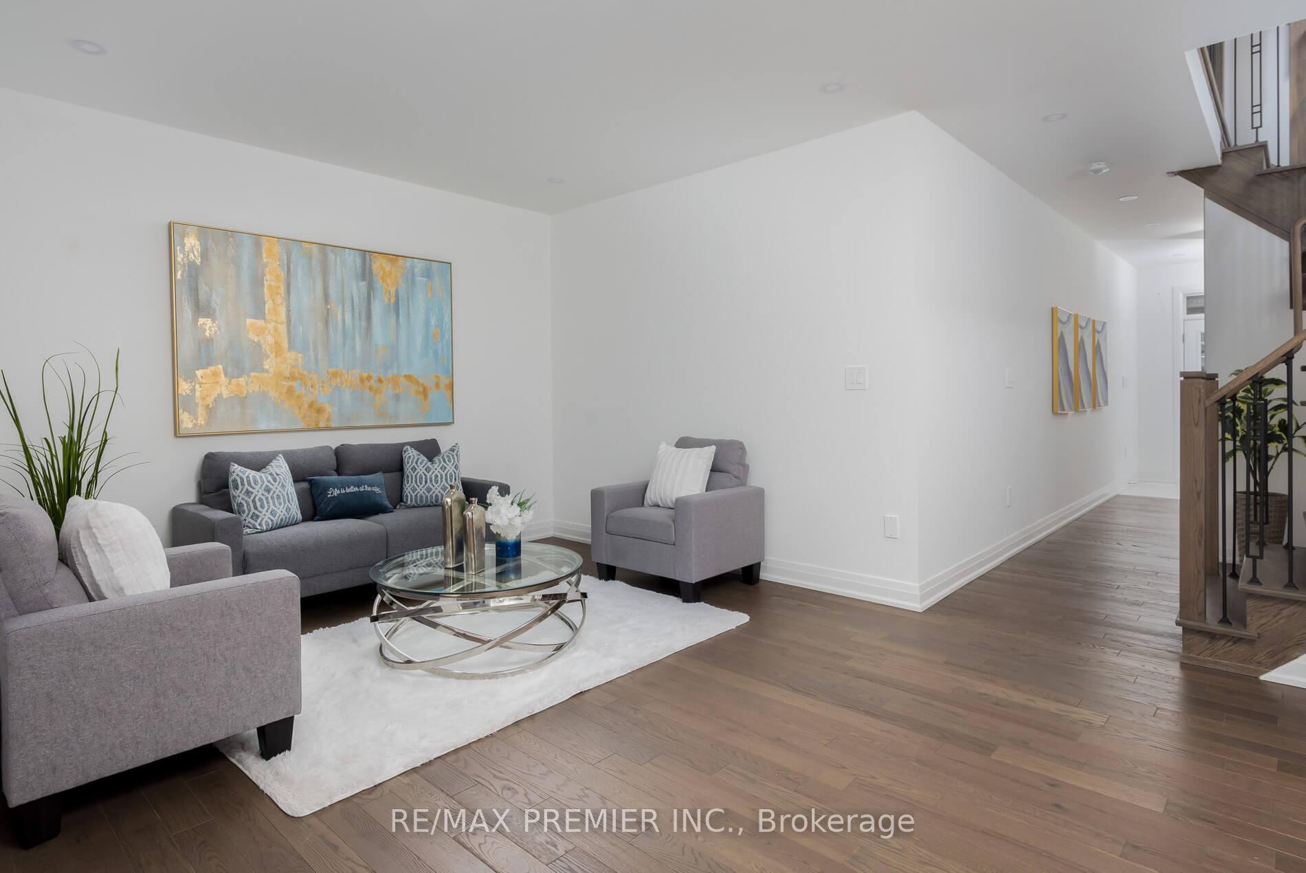 Photo 3 of 25 Virro Court, Vaughan, West Woodbridge — HOMEH