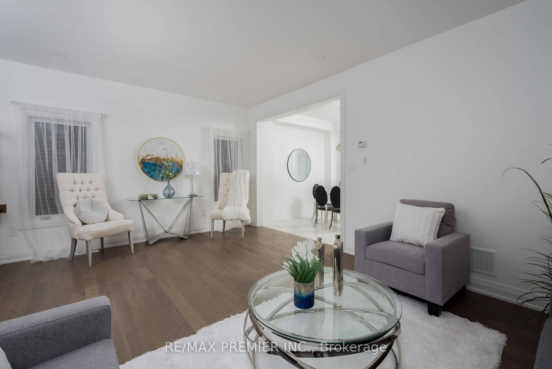Photo 2 of 25 Virro Court, Vaughan, West Woodbridge — HOMEH