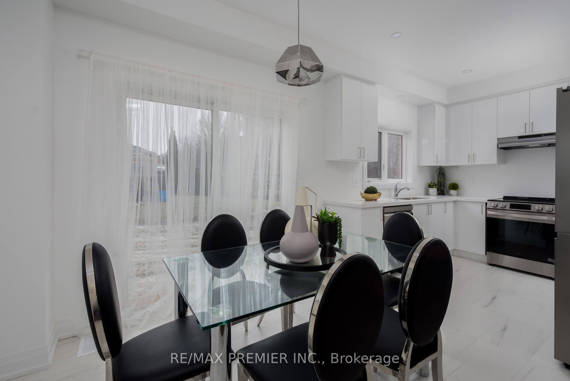 Photo 8 of 25 Virro Court, Vaughan, West Woodbridge — HOMEH
